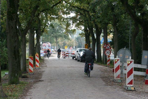 Ook op dit weggedeelte van de Langestraat Zuid is de ruimte voor passerend verkeer beperkt. Weggebruikers, vooral die op vier wielen, of meer, kunnen veel beter gebruik maken van de Langestraat Noord.