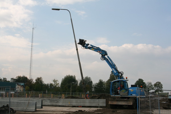 "Hier?!" Ja, dat is de goede plek. De GSM-antenne lijkt zich ook al voorover te buigen om een en ander beter te kunnen zien...