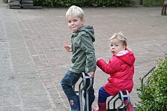 Royale publieke belangstelling in ruime mate. Jong en oud....