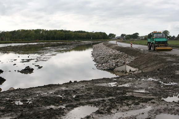 Nog zo'n vaarrouteverruimende blik over het Van Starkenborghkanaal. Zou dit voorste gedeelte weer worden aangepast, als de nieuwe spoorbrug wordt gebouwd?