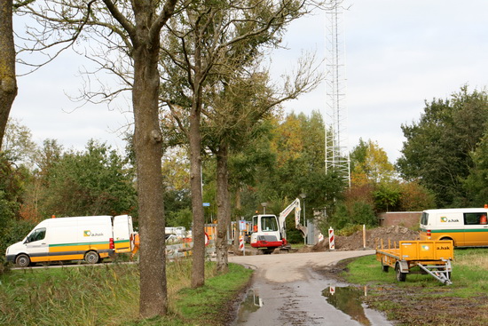 Bij nadering van de Transportweg kleurt het gebied HAKgeel. HIer zullen de hoe-leg-ik-iets-goed-in-de-grond-specialisten van HAK nog wel even de scepter zwaaien. In de marge opgemerkt: HAK werkt niet onder de paraplu van de GMB, maar direct voor opdrachtgevers als Het Waterbedrijf en KPN.
