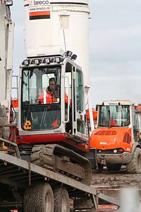 'Even een grijpertje ergens anders naar toe brengen..." Kanaalgebied?