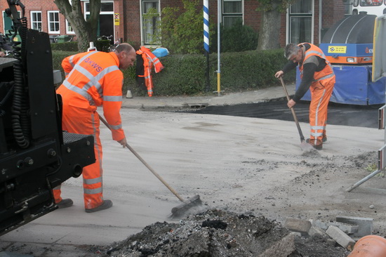 De aansluiting op de Langestraat dient pico bello te worden verzorgd. Handwerk!