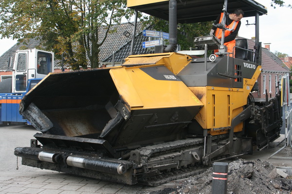 Wat een uitvinding! Een forse stap voorwaarts voor de wegenbouwers.  Moet je natuurlijk wel asfalt in je straat willen...