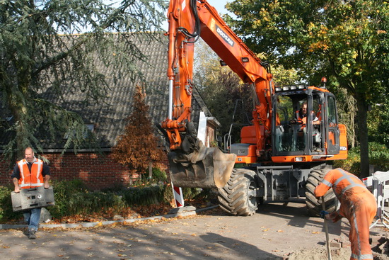 Bij de aansluiting met de Noordwijkweg nog wel een grote grijper. Ook zo'n bewerkelijke plek blijkbaar...