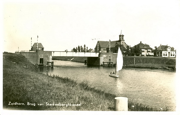 LM Brug van Starkenborghkanaal ansichtkaart met Geref.Kerk verkl