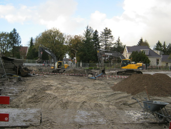 Gezicht vanaf de zuidkant op het tunnelterrein (oost). Ter oriëntatie: Hier fietste je nog niet zo lang geleden vanaf de parallelweg naar de Langestraat....