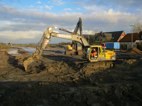 Bij het graafwerk aan de tunnel zie je ook meteen dat de beelden een ander 'licht' krijgen!