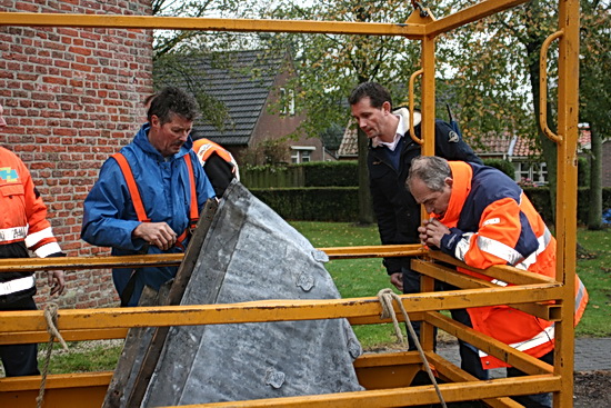 De bakkenisten hebben blijkbaar nog meer interessant spul van boven meegenomen... 