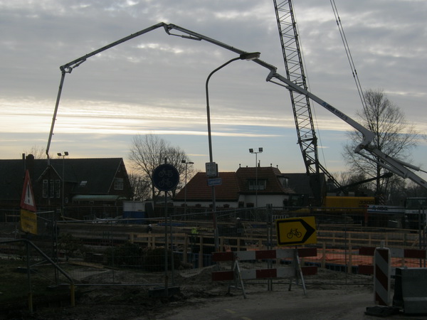 De betonpomp van Faber bij moot 3, vullen maar!