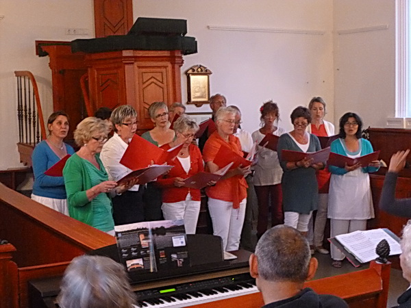 Presentatie Koor Noordhorn in juni 2013, toen in het kerkje te Den Horn
