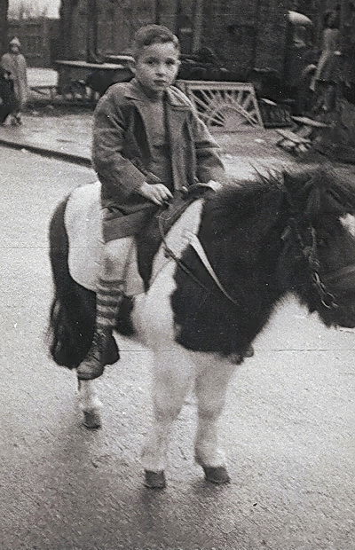 De jonge Pierre op de kermis in Waubach