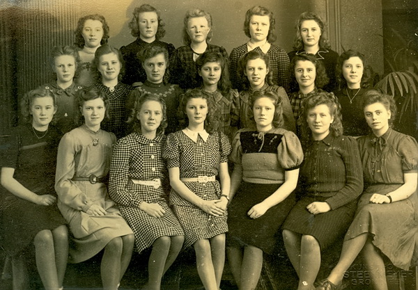 Theda van Lune op groepsfoto 1948 web